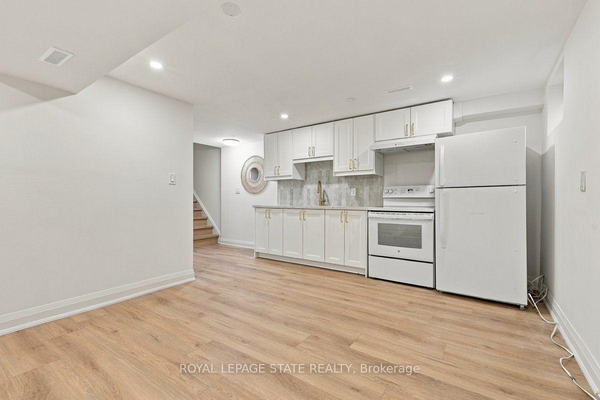 Photo 21 of 44 Viewcrest Circle, Etobicoke, West Humber-Clairville — HOMEH
