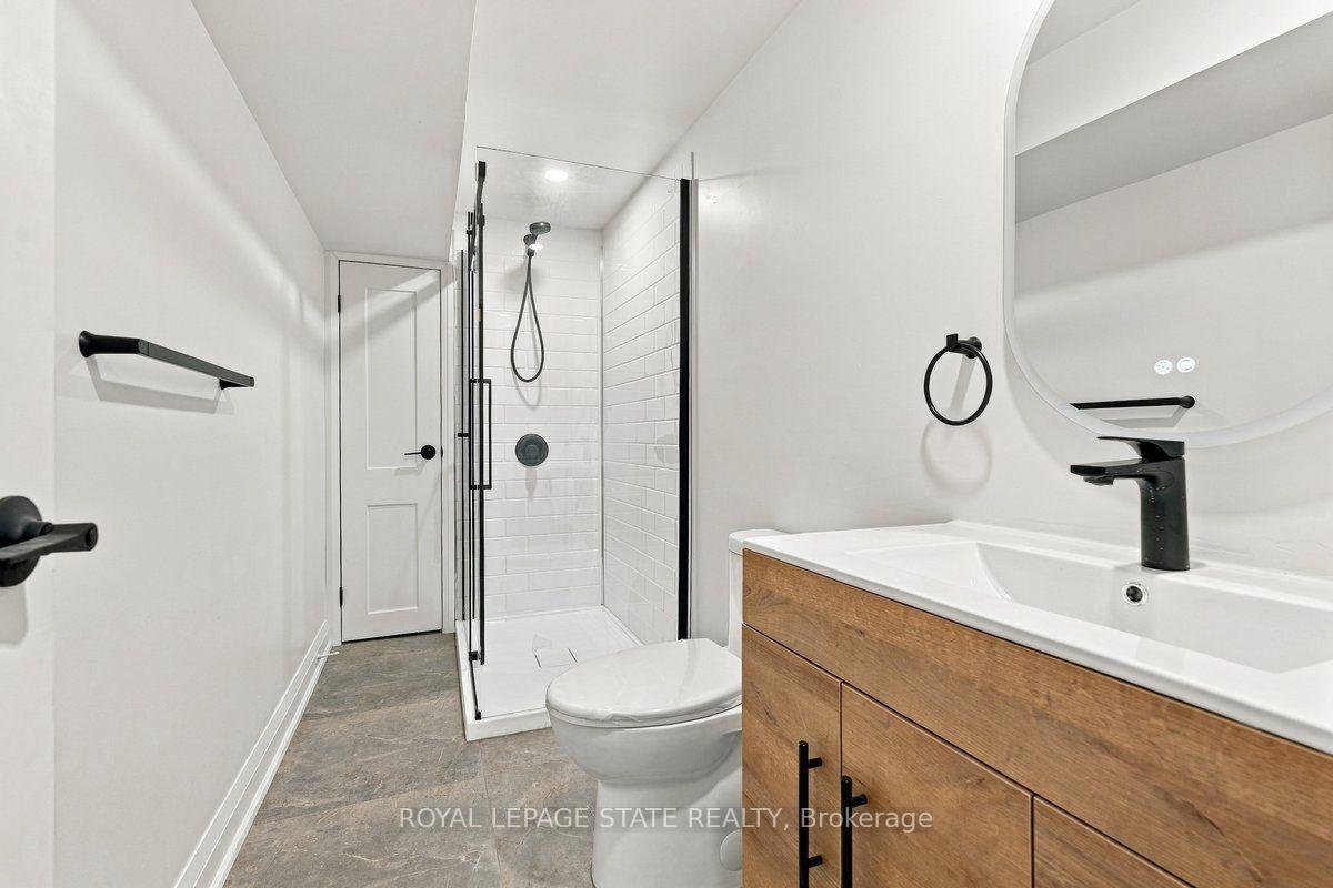 Photo 24 of 44 Viewcrest Circle, Etobicoke, West Humber-Clairville — HOMEH