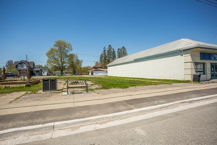Photo 5 of 182 & 184 Main Street, Thessalon — HOMEH