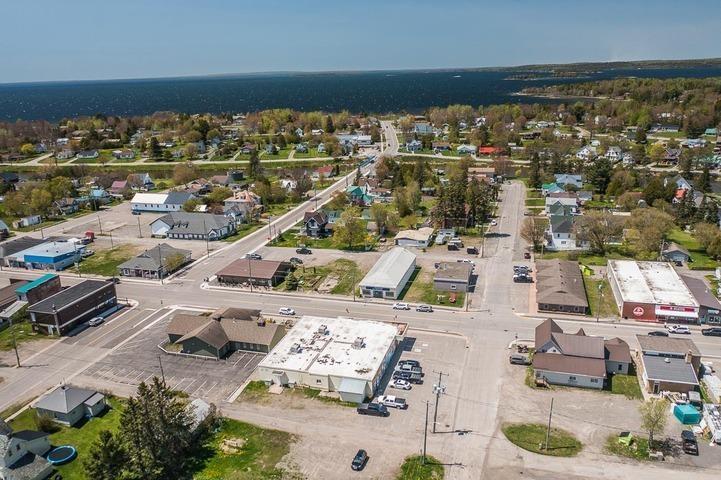 Photo 10 of 182 & 184 Main Street, Thessalon — HOMEH