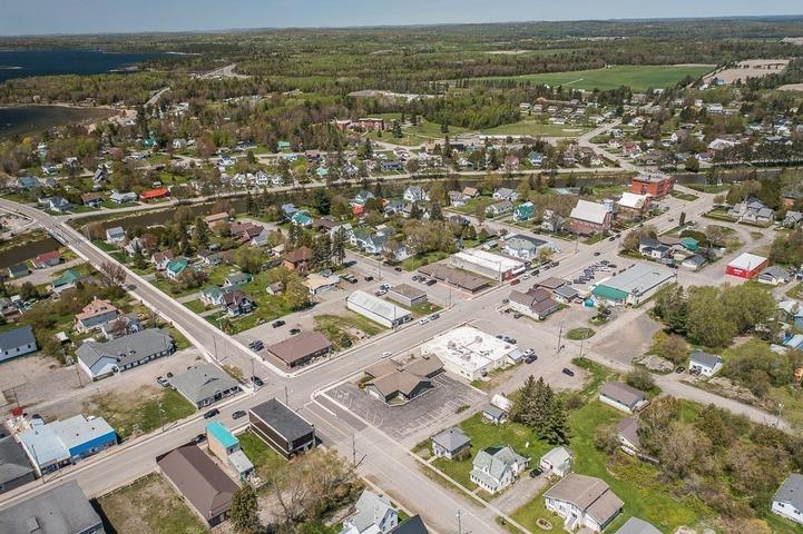 Photo 14 of 182 & 184 Main Street, Thessalon — HOMEH