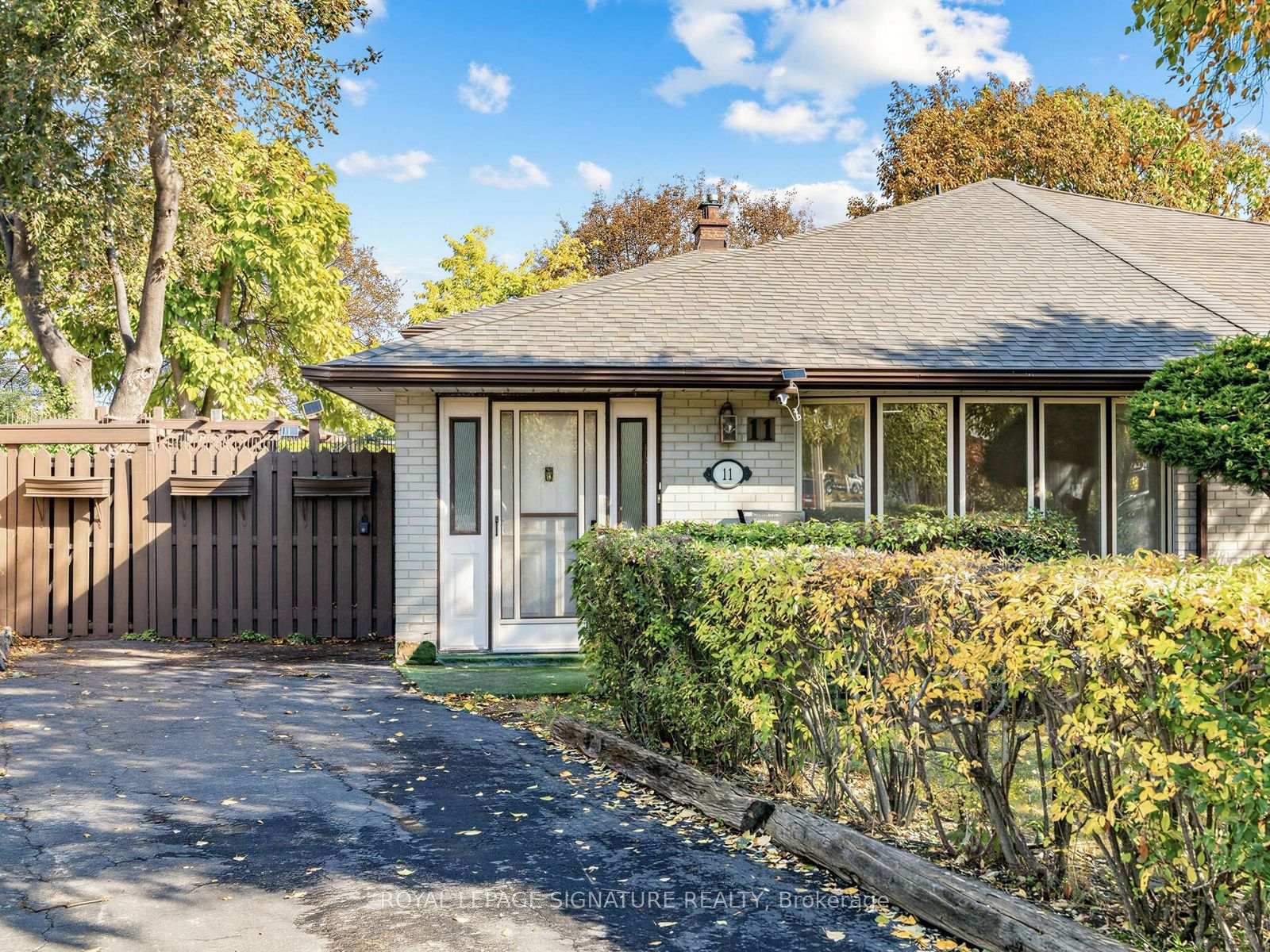 Photo 2 of 11 Albion Crescent, Brampton, Avondale — HOMEH