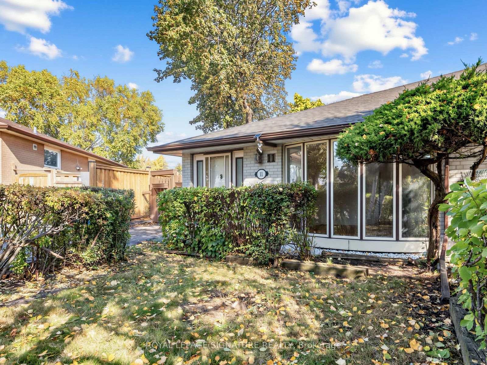 Photo 4 of 11 Albion Crescent, Brampton, Avondale — HOMEH