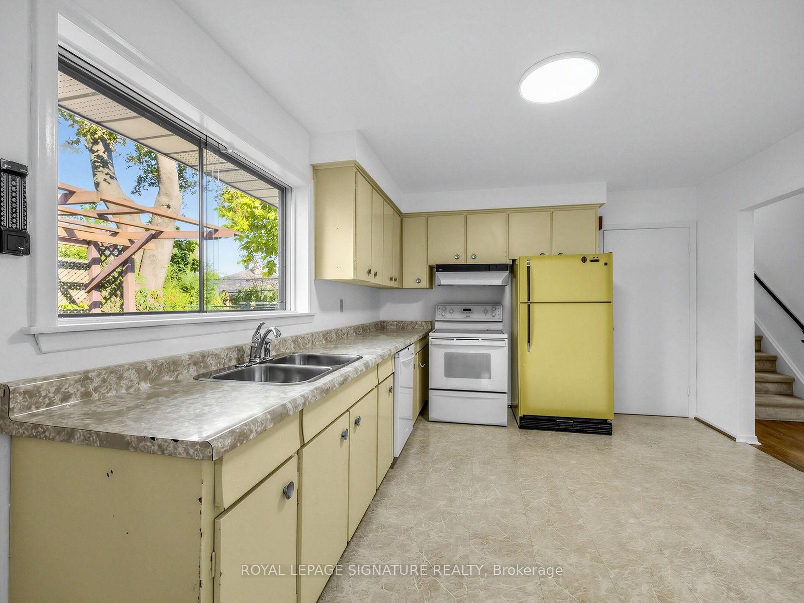 Photo 13 of 11 Albion Crescent, Brampton, Avondale — HOMEH
