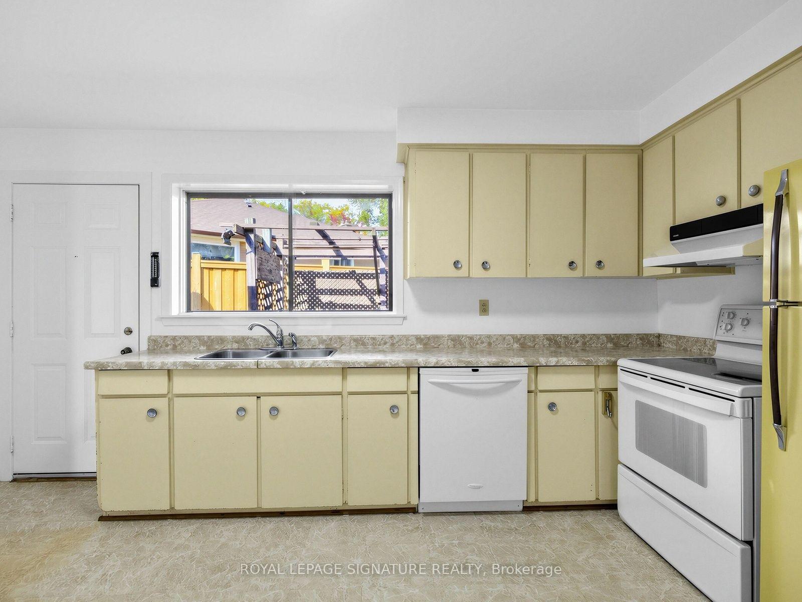 Photo 14 of 11 Albion Crescent, Brampton, Avondale — HOMEH