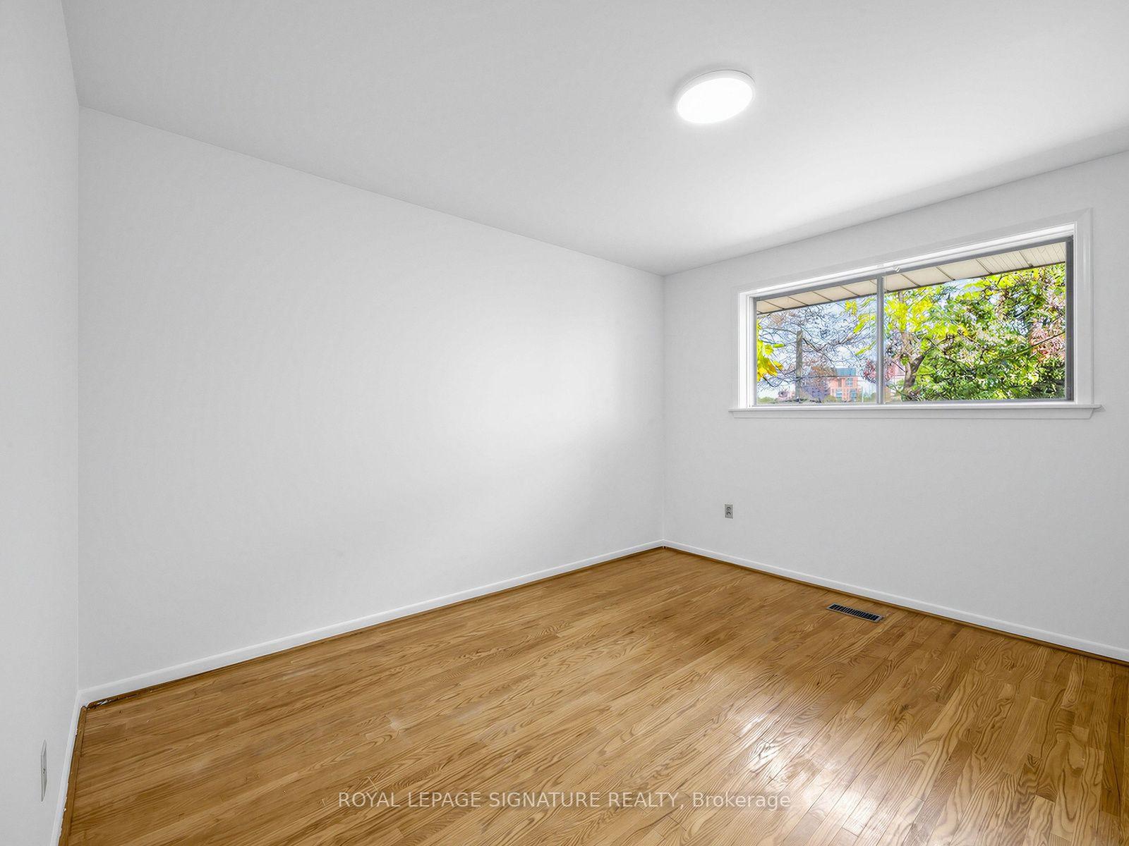 Photo 15 of 11 Albion Crescent, Brampton, Avondale — HOMEH