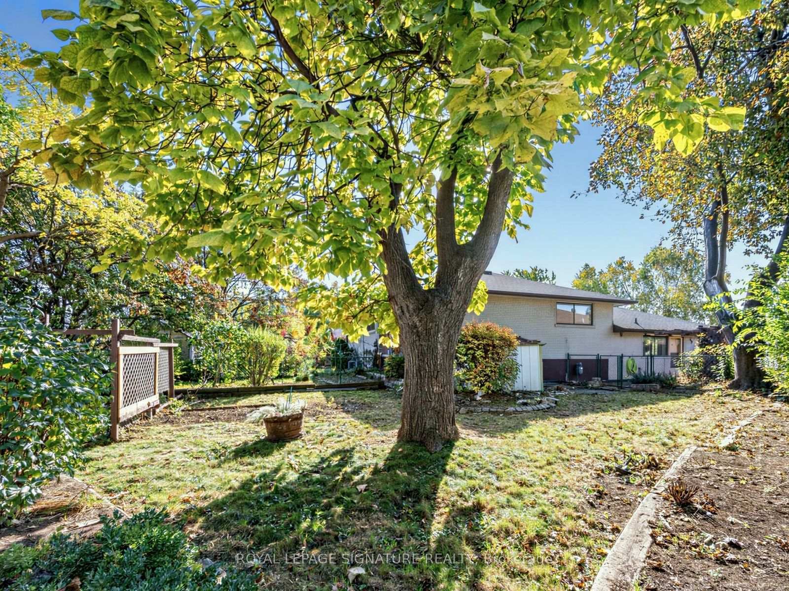Photo 29 of 11 Albion Crescent, Brampton, Avondale — HOMEH