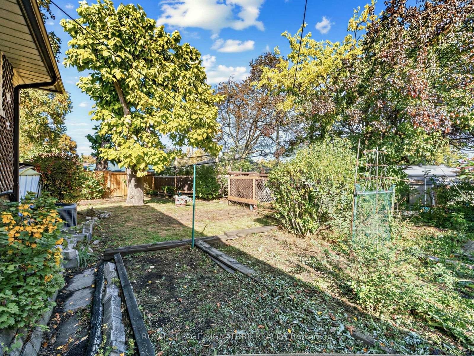 Photo 30 of 11 Albion Crescent, Brampton, Avondale — HOMEH