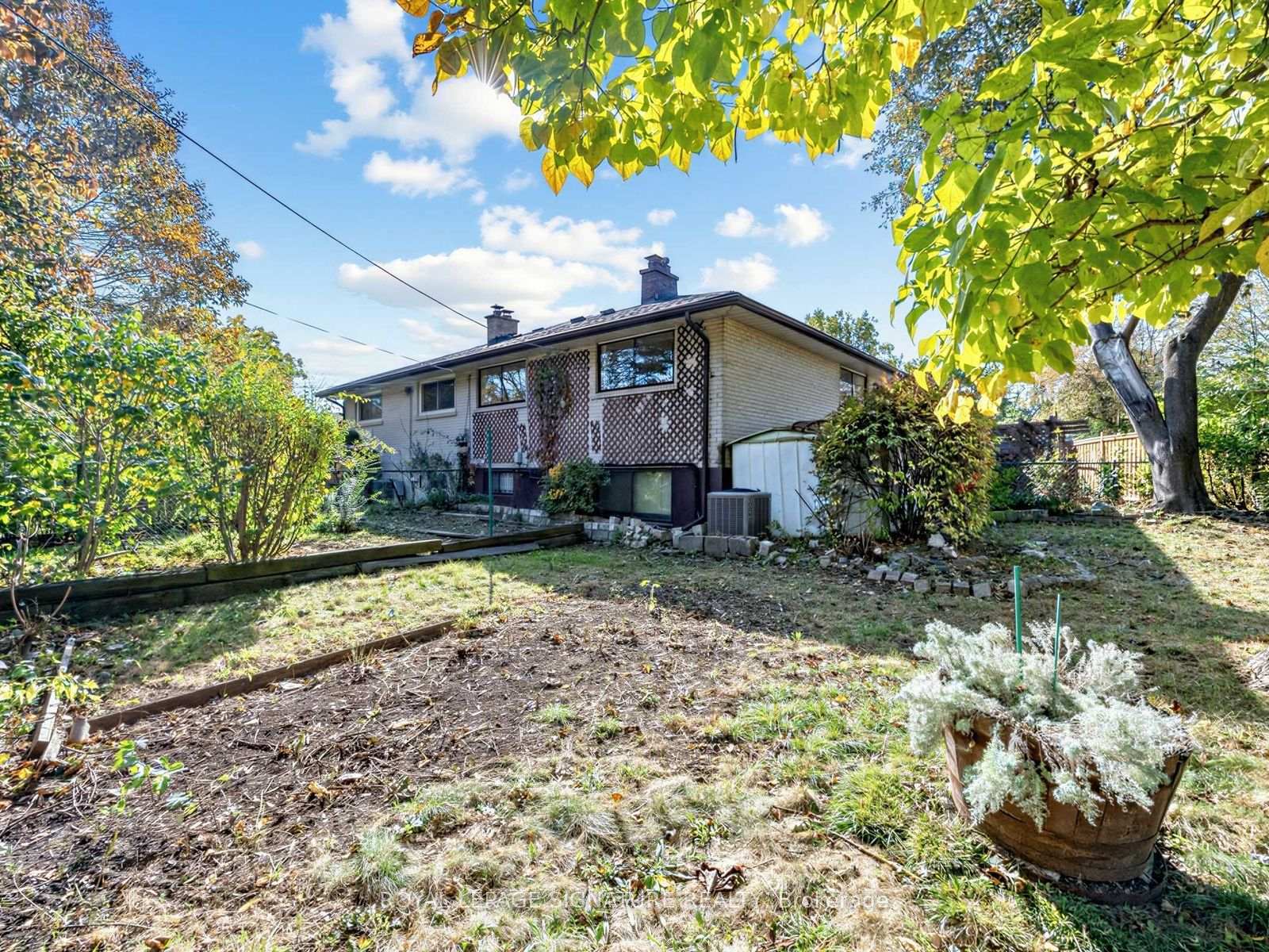 Photo 32 of 11 Albion Crescent, Brampton, Avondale — HOMEH