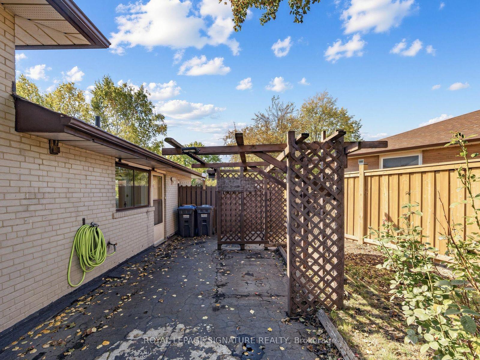 Photo 36 of 11 Albion Crescent, Brampton, Avondale — HOMEH