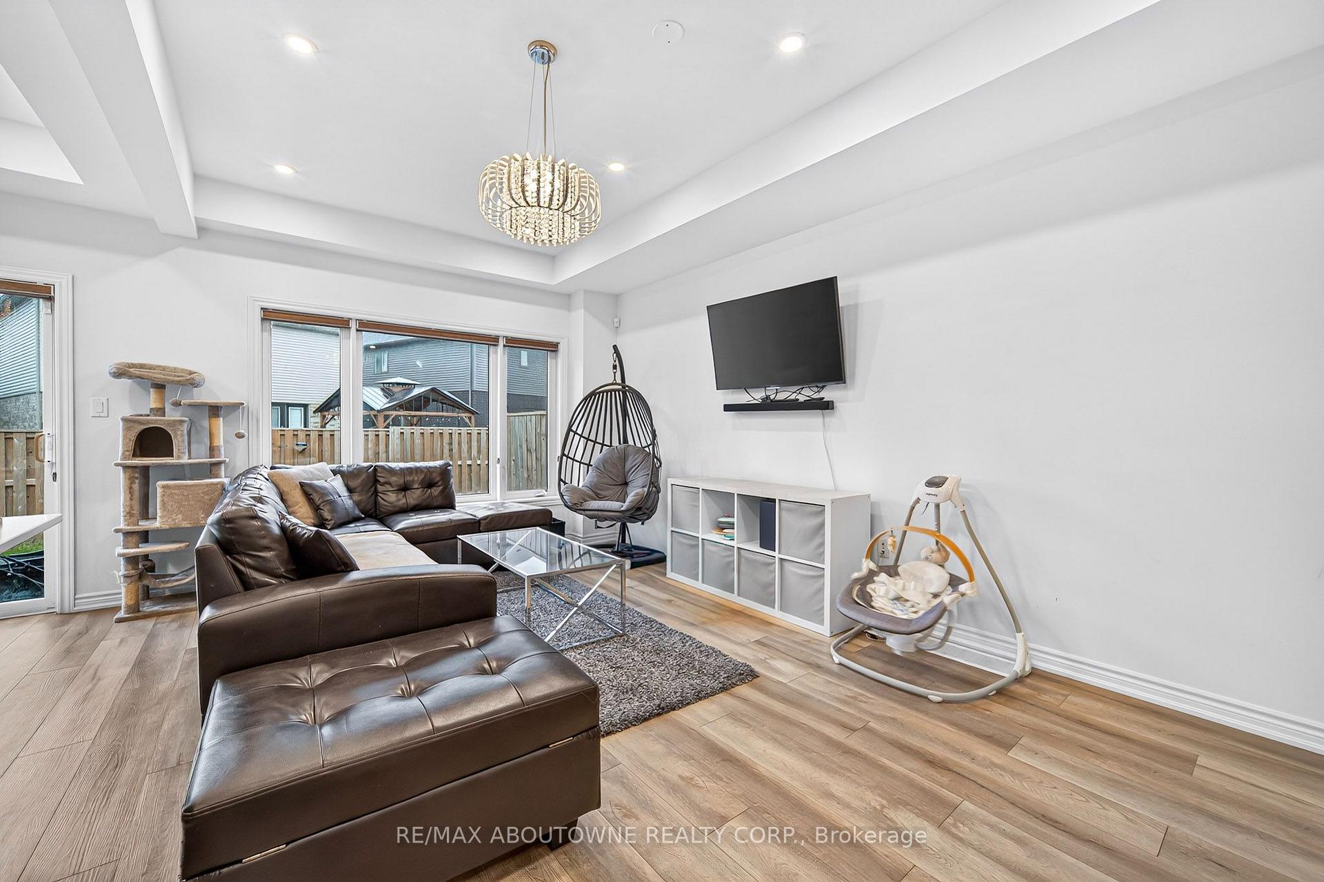 Photo 4 of 33 Bellhouse Avenue, Brantford, Empire South — HOMEH