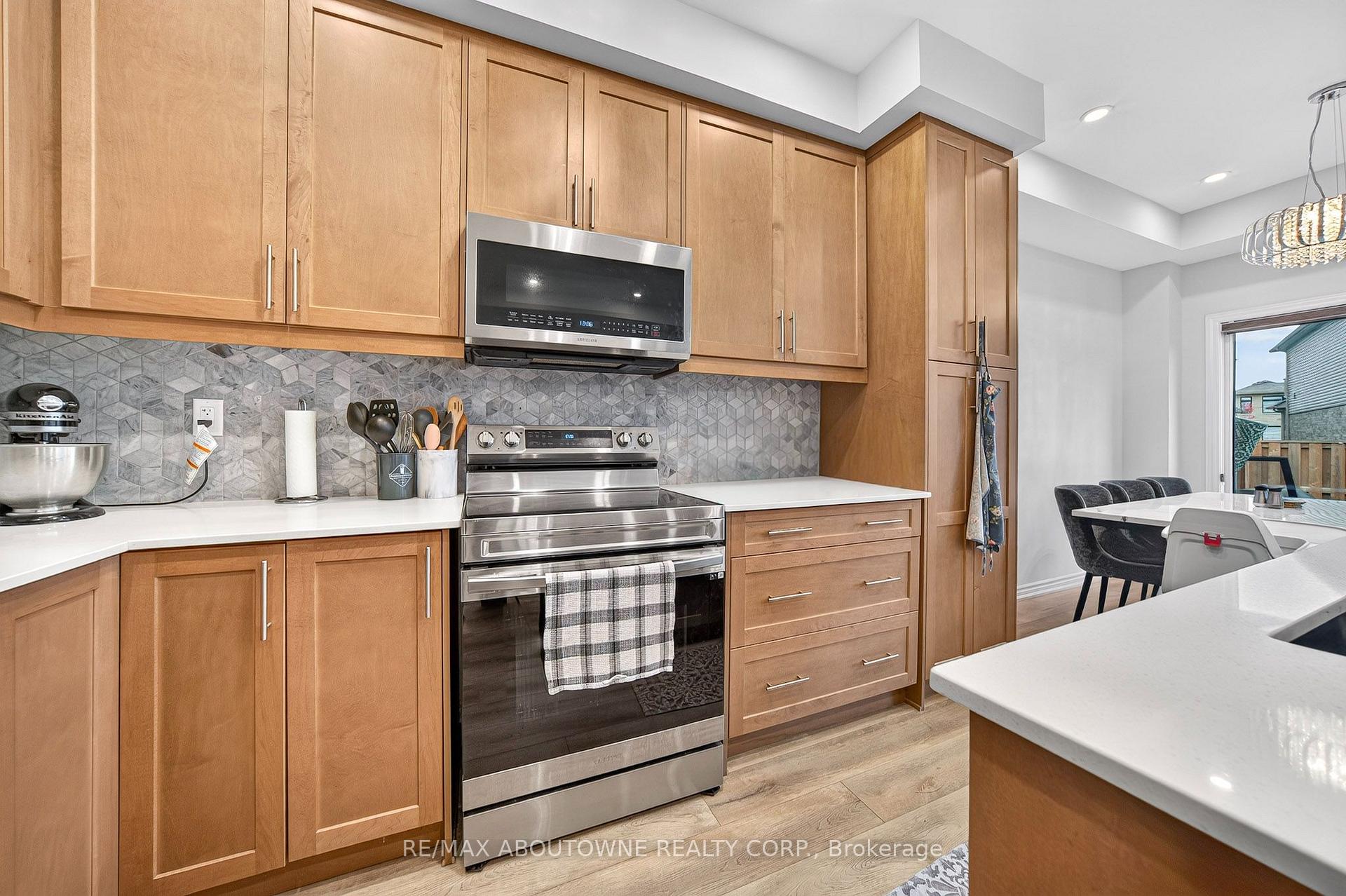 Photo 8 of 33 Bellhouse Avenue, Brantford, Empire South — HOMEH