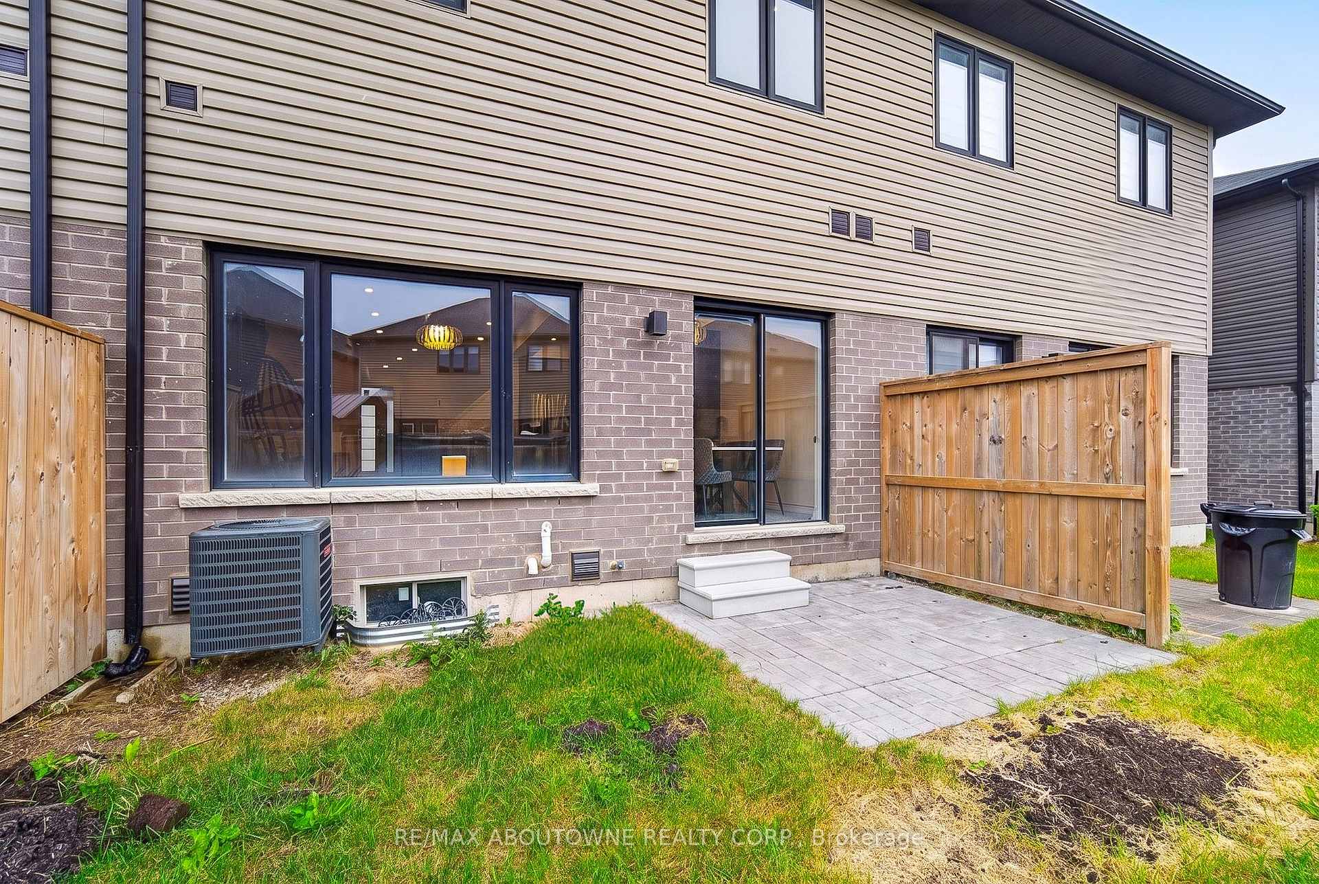 Photo 25 of 33 Bellhouse Avenue, Brantford, Empire South — HOMEH