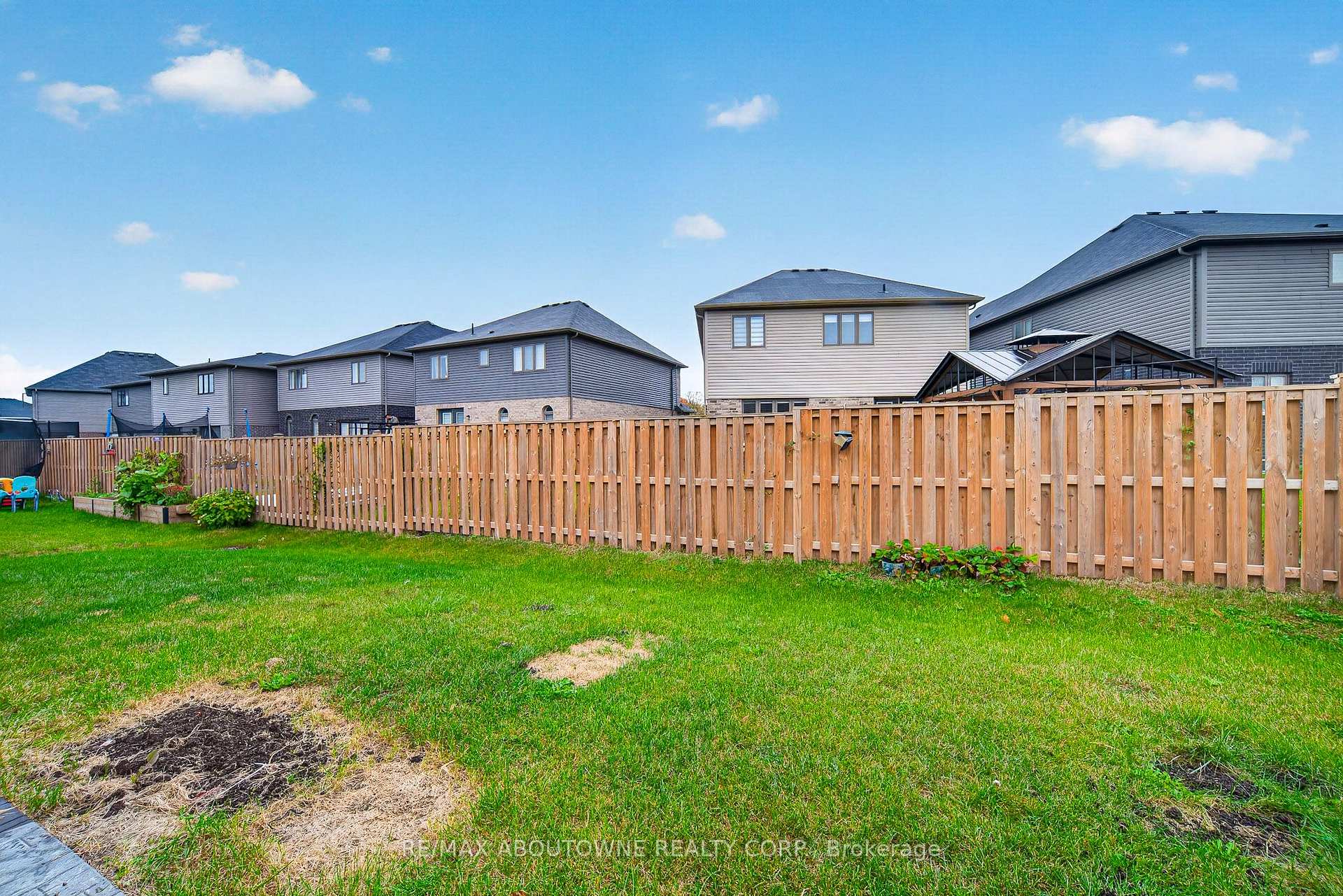 Photo 26 of 33 Bellhouse Avenue, Brantford, Empire South — HOMEH
