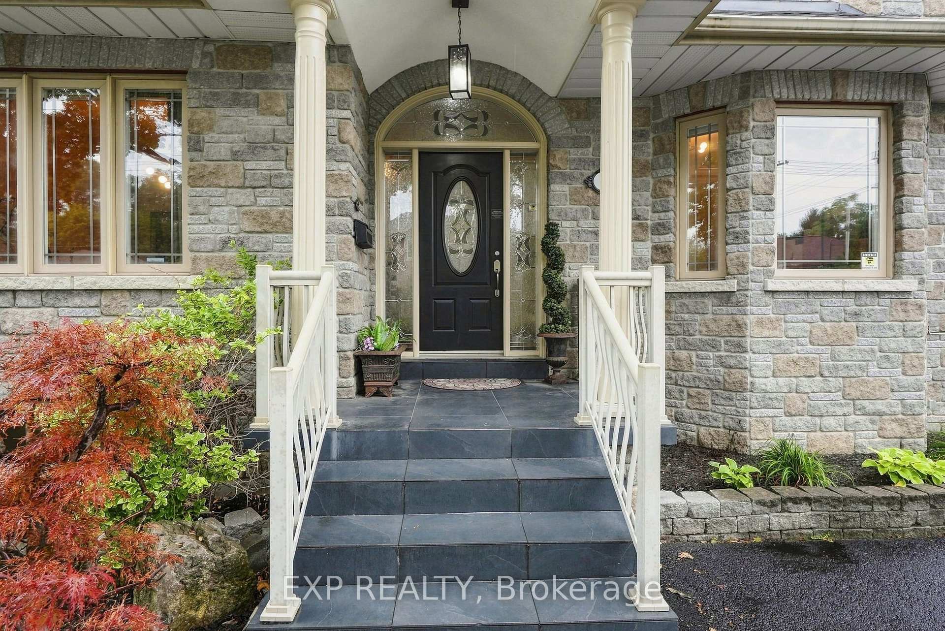 Photo 3 of 101 Cannon Road, Etobicoke, Stonegate-Queensway — HOMEH
