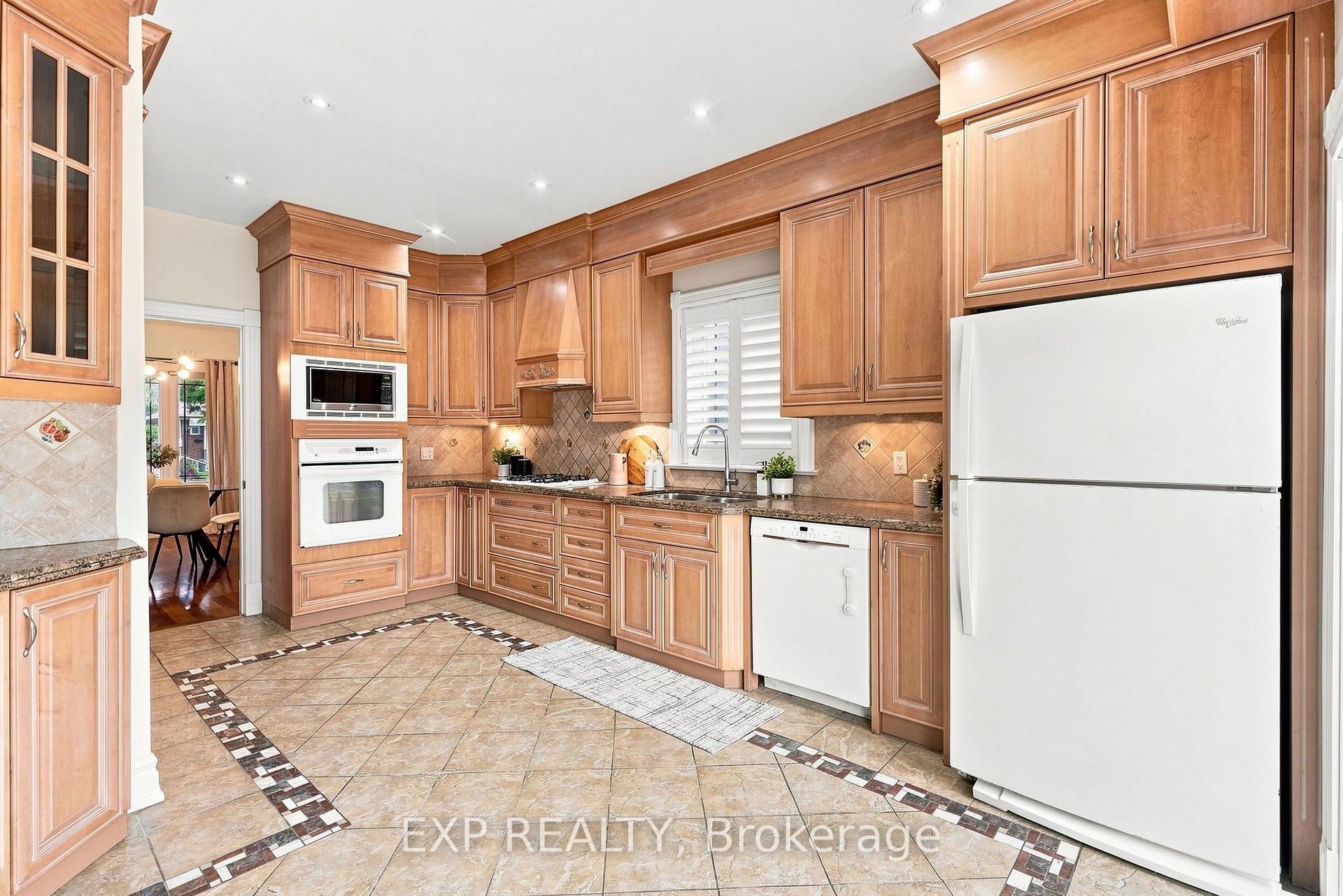Photo 16 of 101 Cannon Road, Etobicoke, Stonegate-Queensway — HOMEH