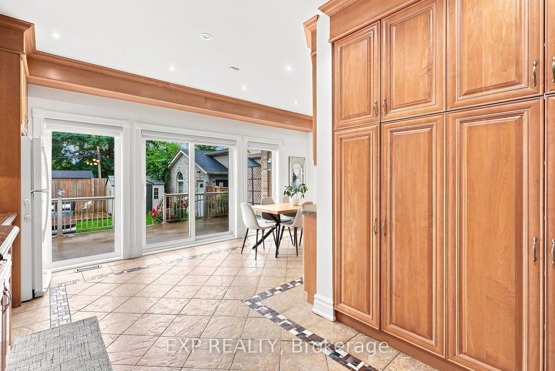 Photo 19 of 101 Cannon Road, Etobicoke, Stonegate-Queensway — HOMEH