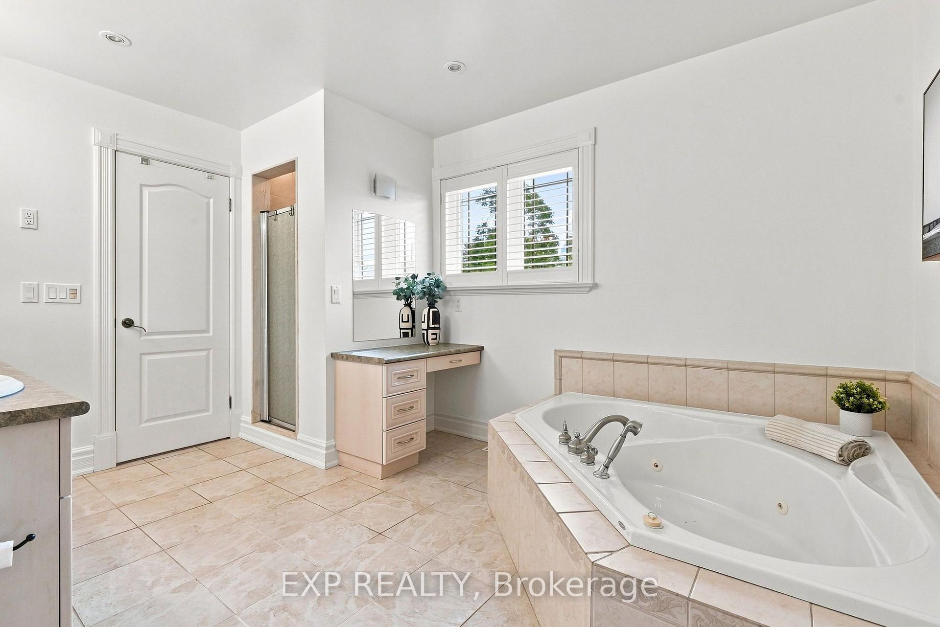 Photo 37 of 101 Cannon Road, Etobicoke, Stonegate-Queensway — HOMEH