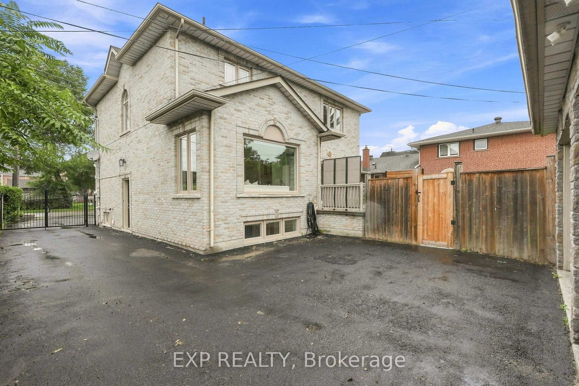 Photo 49 of 101 Cannon Road, Etobicoke, Stonegate-Queensway — HOMEH