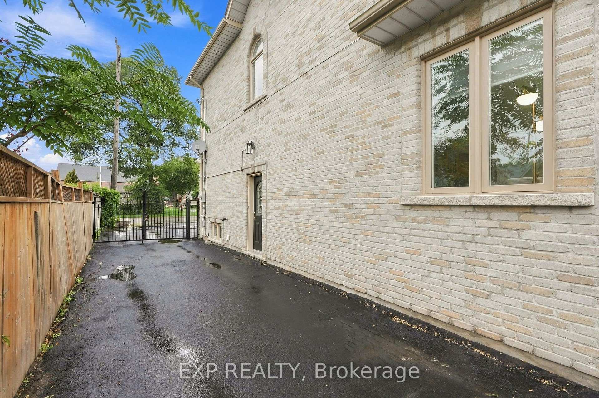 Photo 50 of 101 Cannon Road, Etobicoke, Stonegate-Queensway — HOMEH