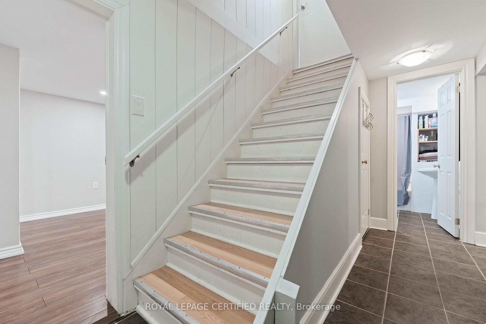 Photo 3 of 247 Grove Street E, Barrie, Wellington — HOMEH