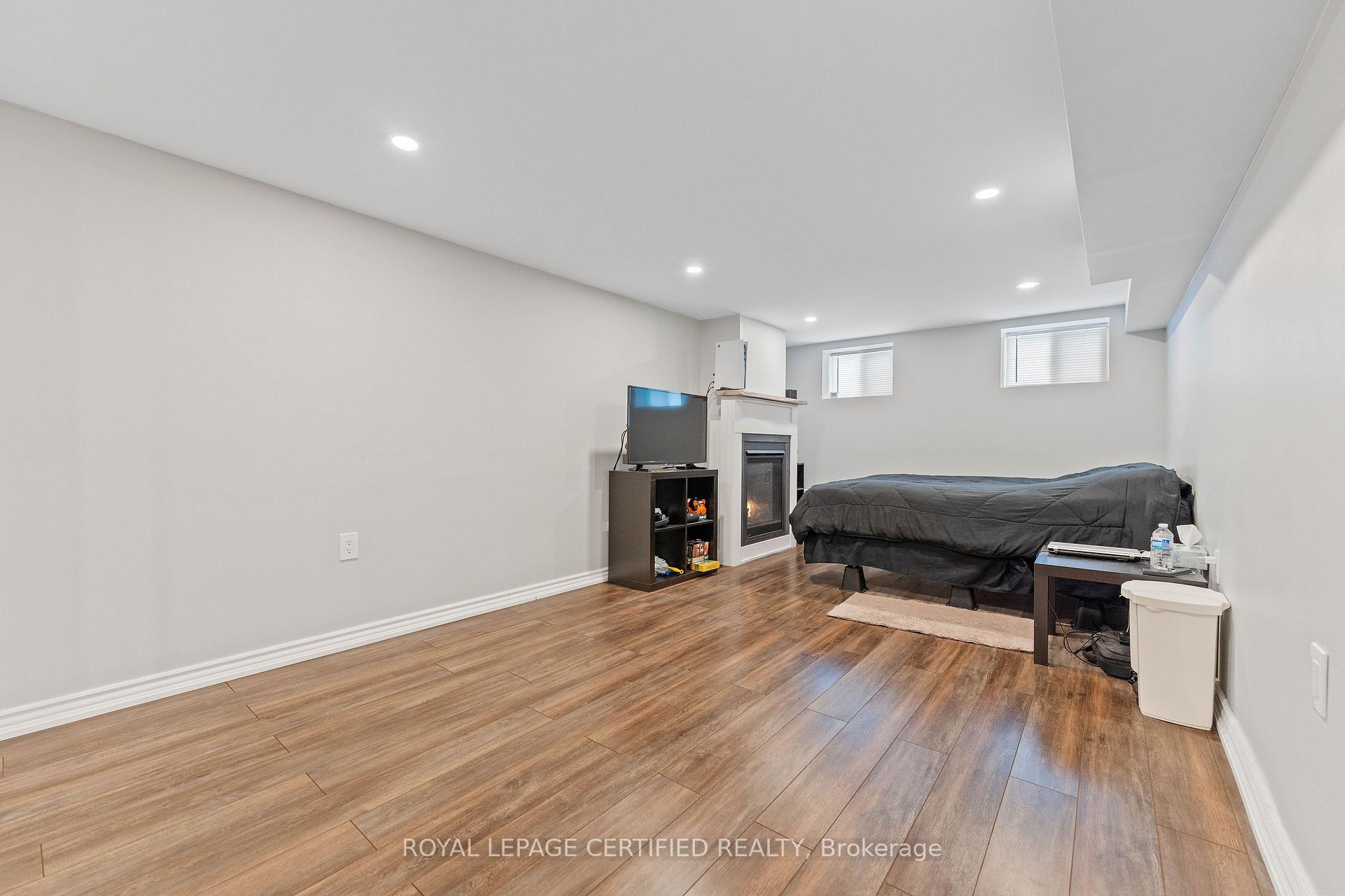 Photo 4 of 247 Grove Street E, Barrie, Wellington — HOMEH