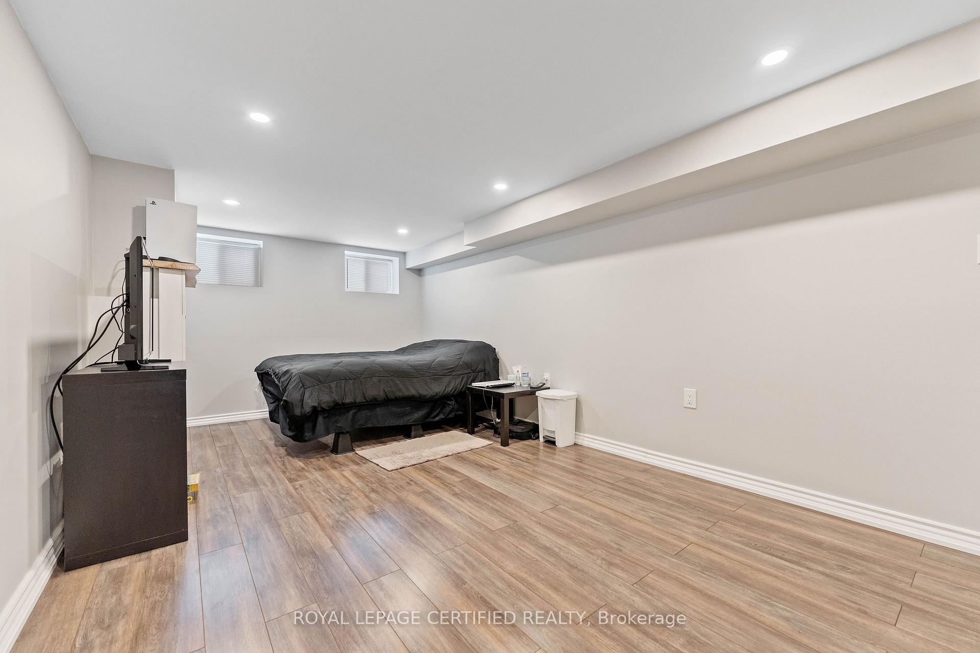 Photo 5 of 247 Grove Street E, Barrie, Wellington — HOMEH