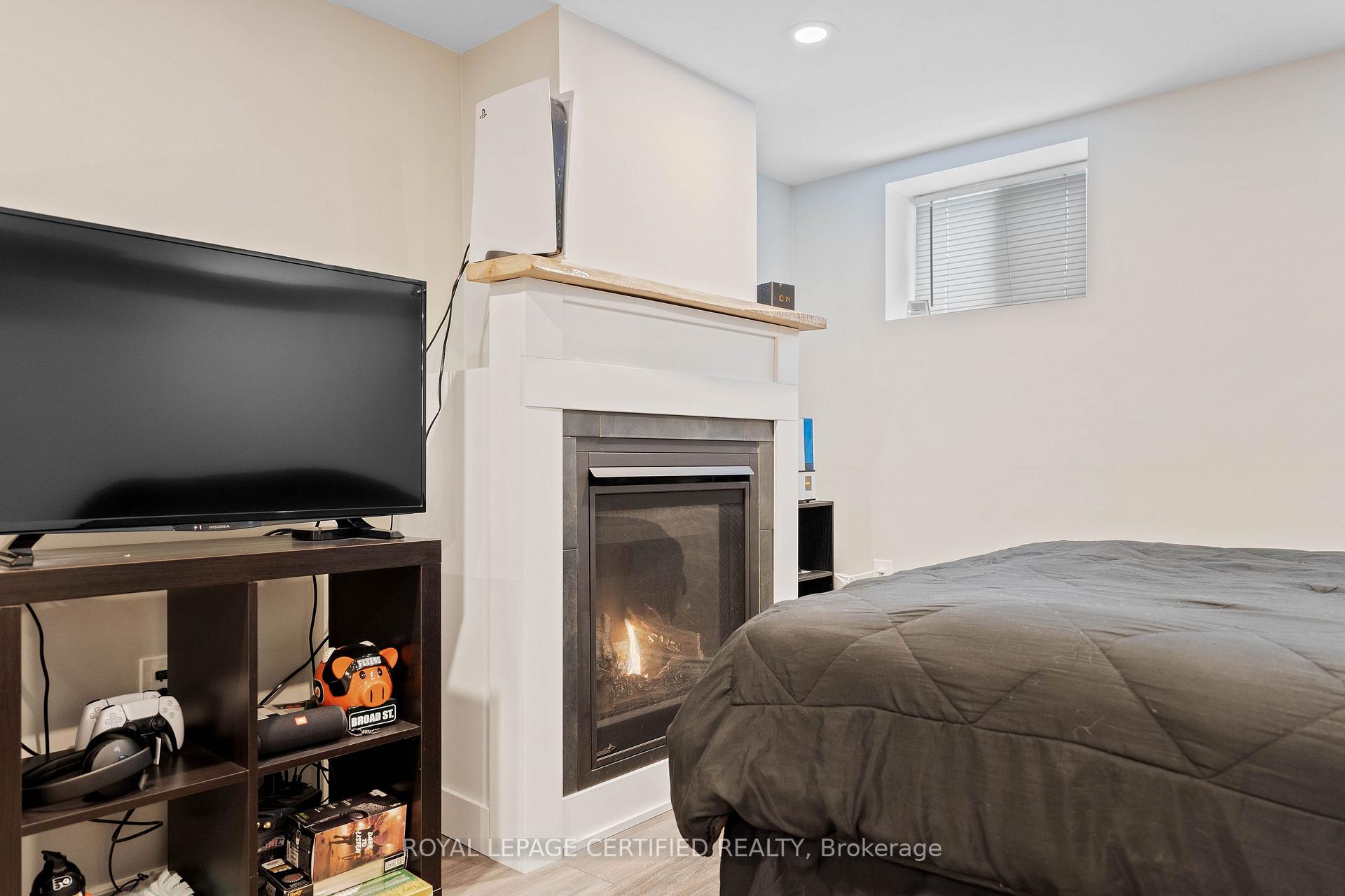 Photo 6 of 247 Grove Street E, Barrie, Wellington — HOMEH
