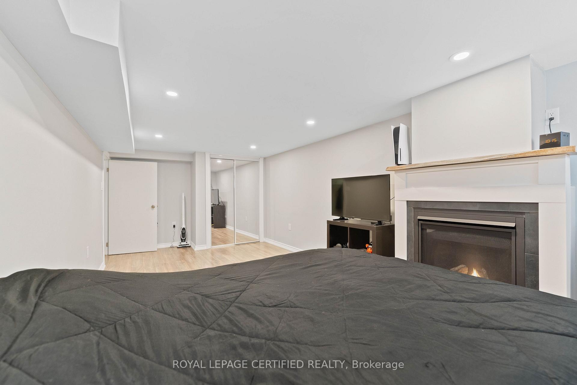 Photo 7 of 247 Grove Street E, Barrie, Wellington — HOMEH