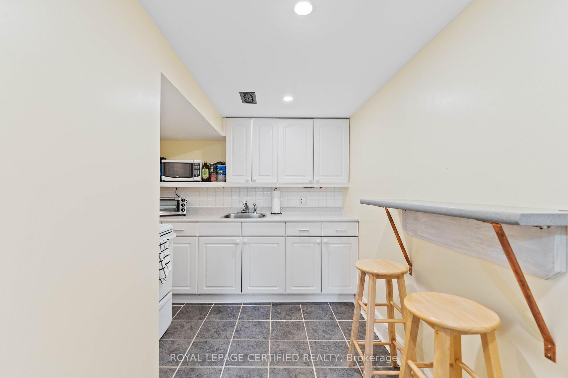 Photo 10 of 247 Grove Street E, Barrie, Wellington — HOMEH