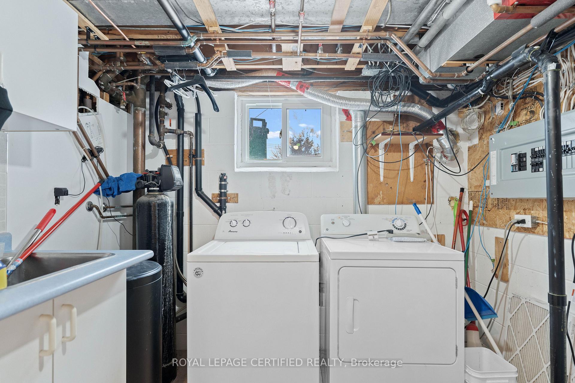 Photo 12 of 247 Grove Street E, Barrie, Wellington — HOMEH