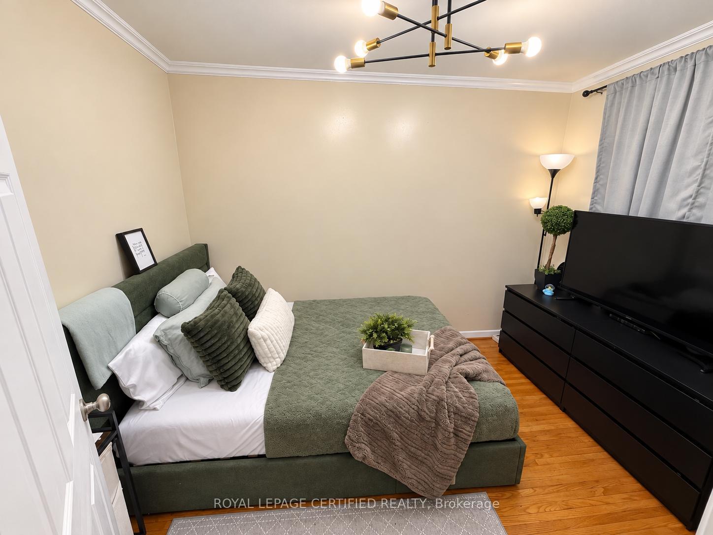 Photo 16 of 247 Grove Street E, Barrie, Wellington — HOMEH