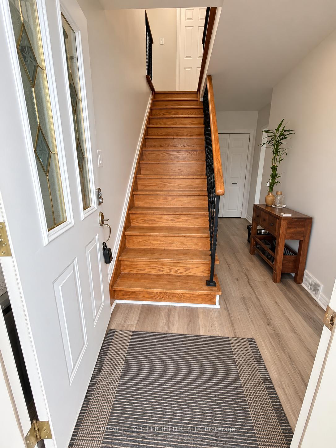 Photo 18 of 247 Grove Street E, Barrie, Wellington — HOMEH