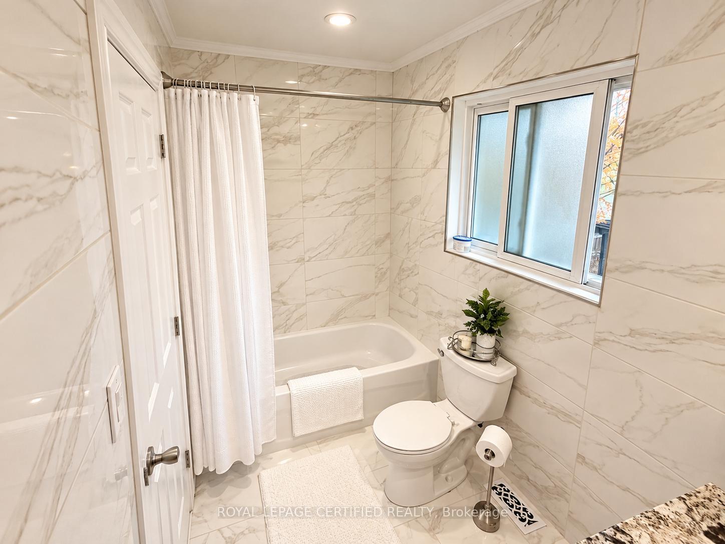Photo 25 of 247 Grove Street E, Barrie, Wellington — HOMEH