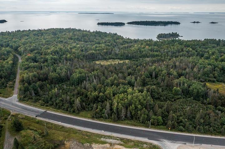 Front of Trunk Road at Highway 17 East