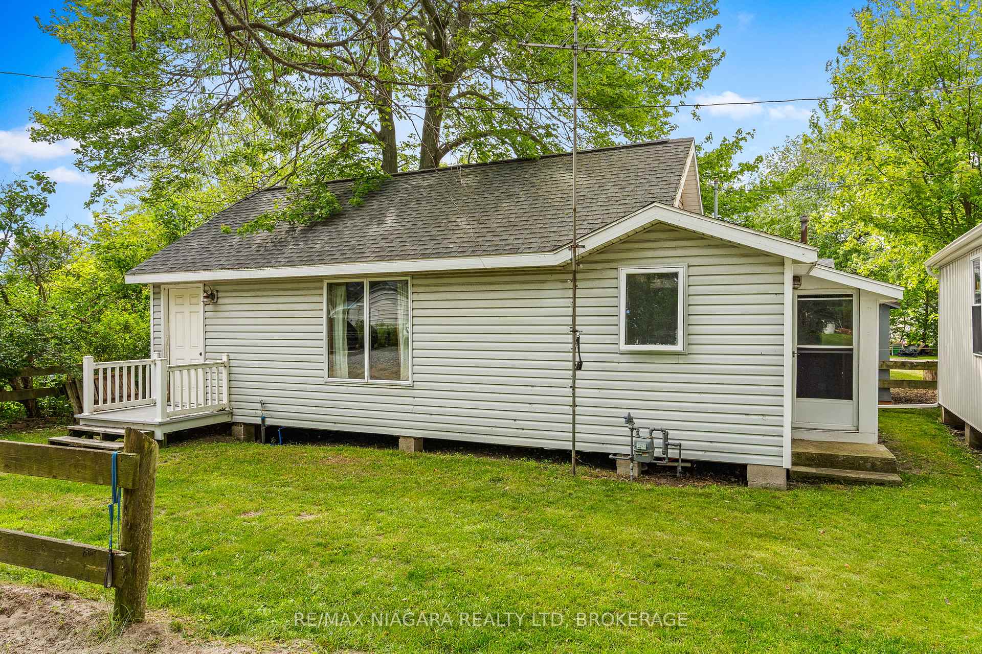 Photo 3 of 12213 Lakeshore Road, Wainfleet, Lakeshore — HOMEH