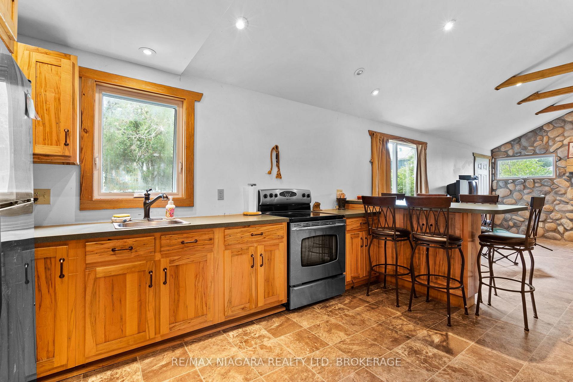 Photo 5 of 12213 Lakeshore Road, Wainfleet, Lakeshore — HOMEH