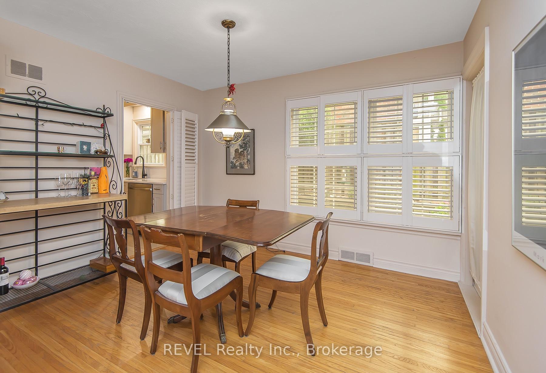 Photo 7 of 113 St. Paul Crescent, St. Catharines, Western Hill — HOMEH