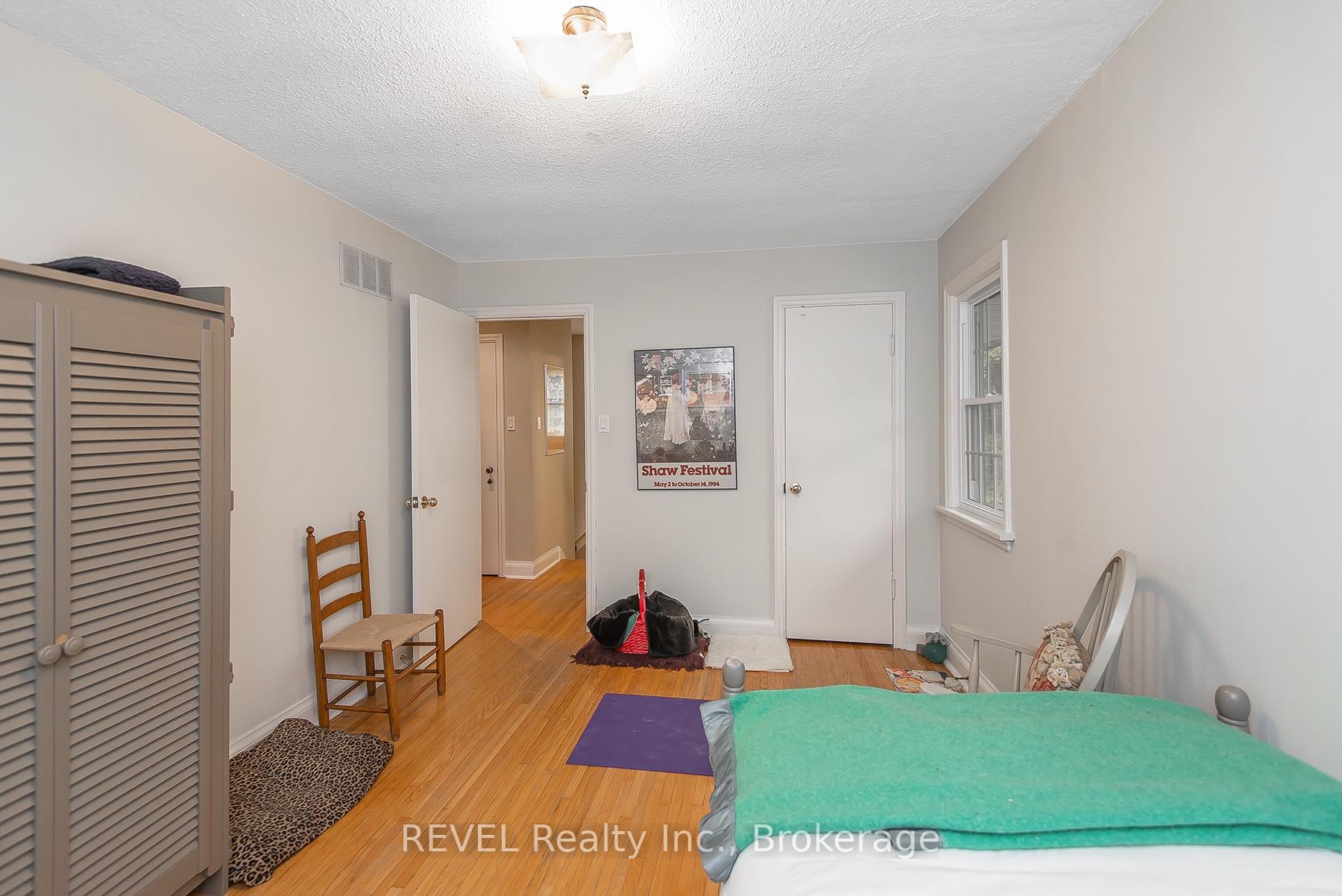 Photo 14 of 113 St. Paul Crescent, St. Catharines, Western Hill — HOMEH