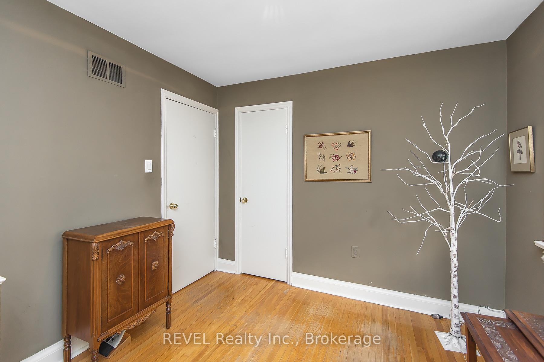 Photo 16 of 113 St. Paul Crescent, St. Catharines, Western Hill — HOMEH