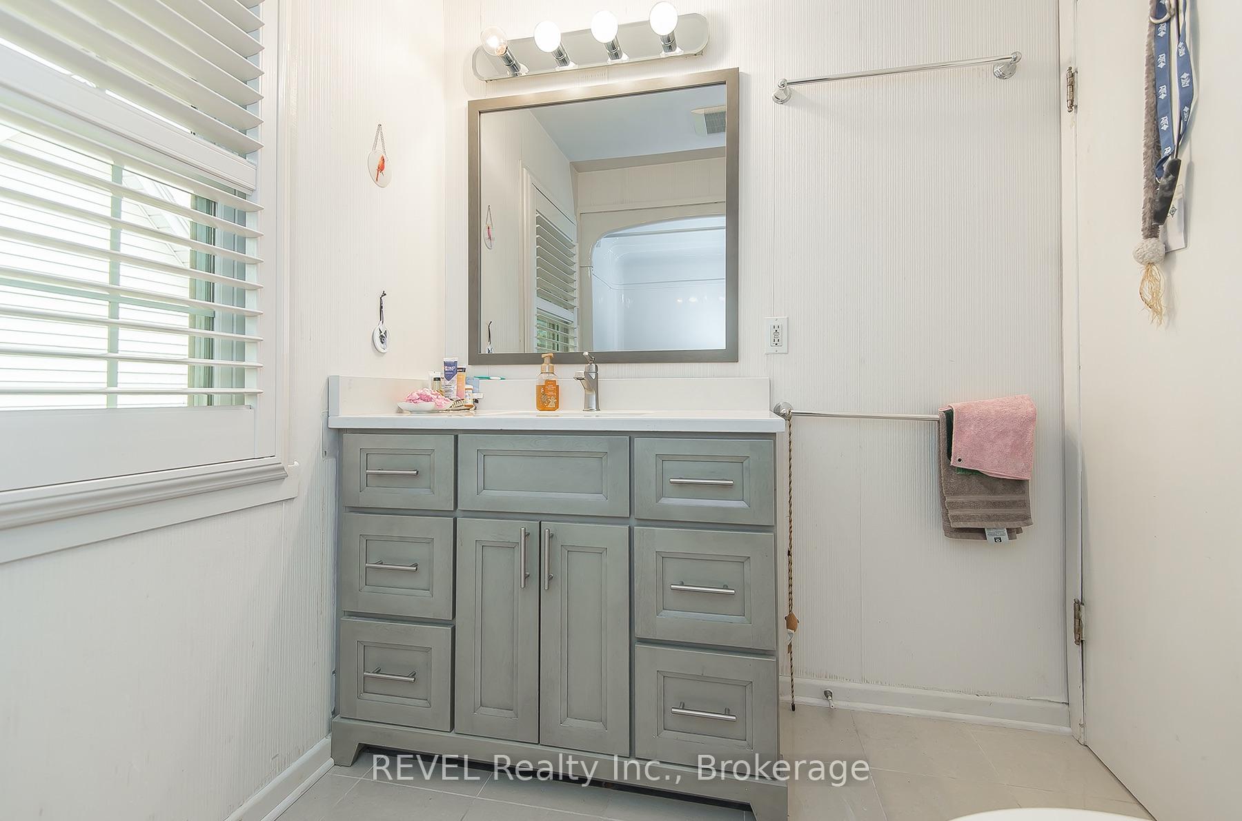 Photo 18 of 113 St. Paul Crescent, St. Catharines, Western Hill — HOMEH