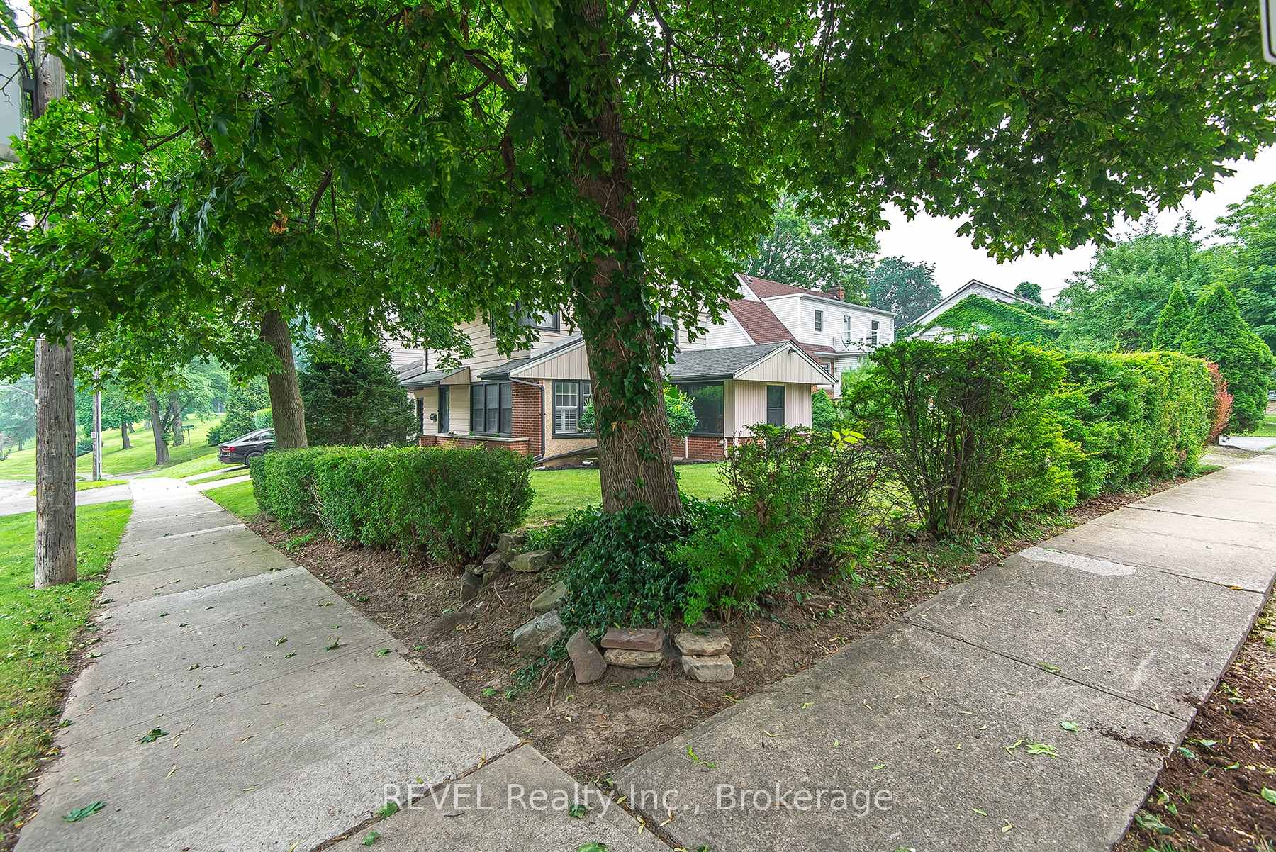 Photo 27 of 113 St. Paul Crescent, St. Catharines, Western Hill — HOMEH
