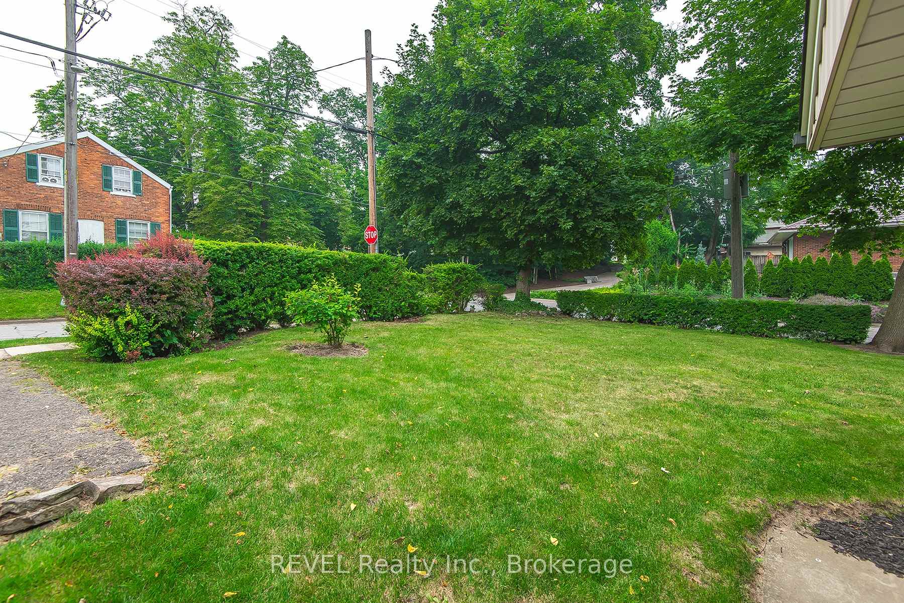 Photo 28 of 113 St. Paul Crescent, St. Catharines, Western Hill — HOMEH