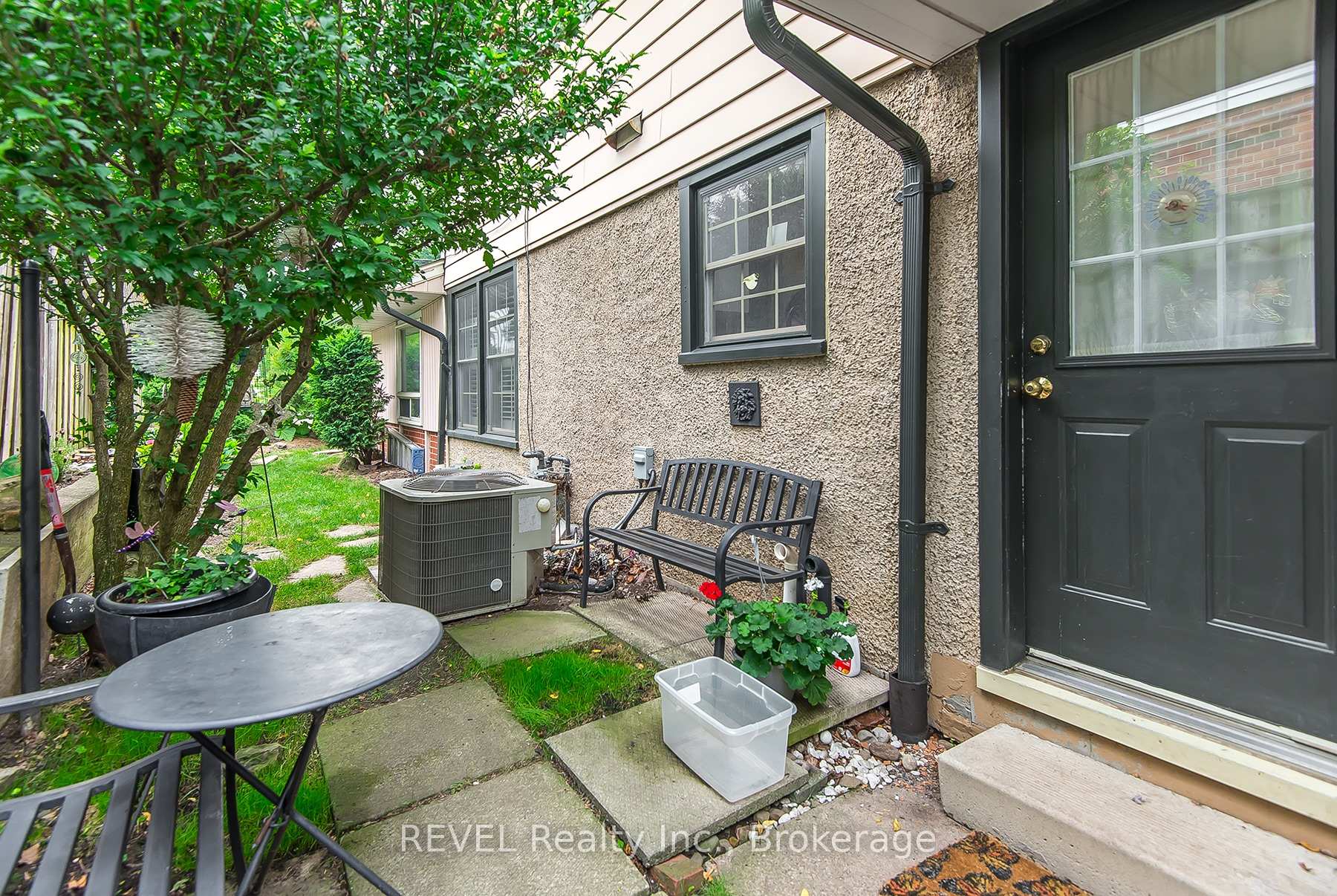 Photo 30 of 113 St. Paul Crescent, St. Catharines, Western Hill — HOMEH
