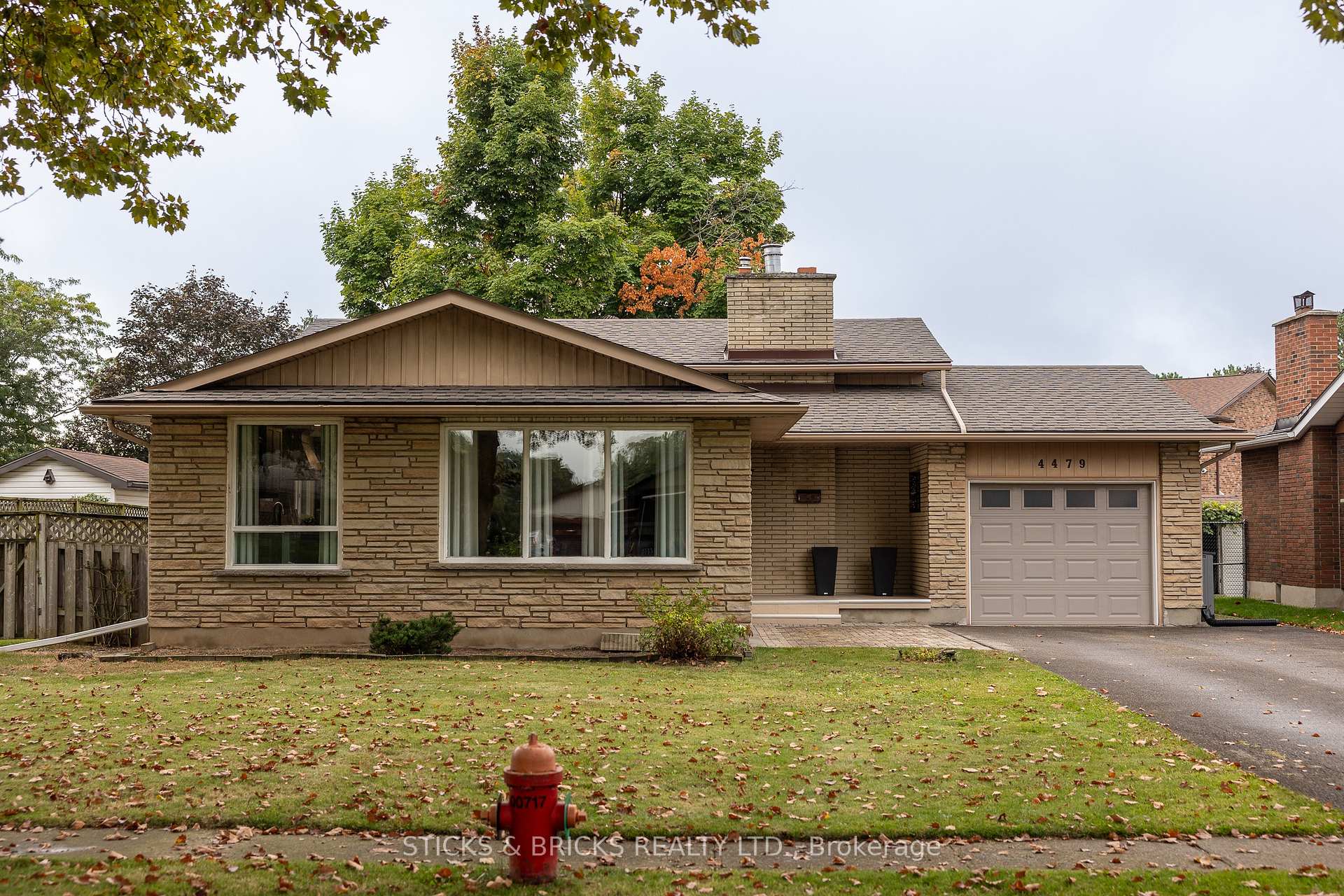 Photo 2 of 4479 Mitchell Avenue, Niagara Falls, Morrison — HOMEH