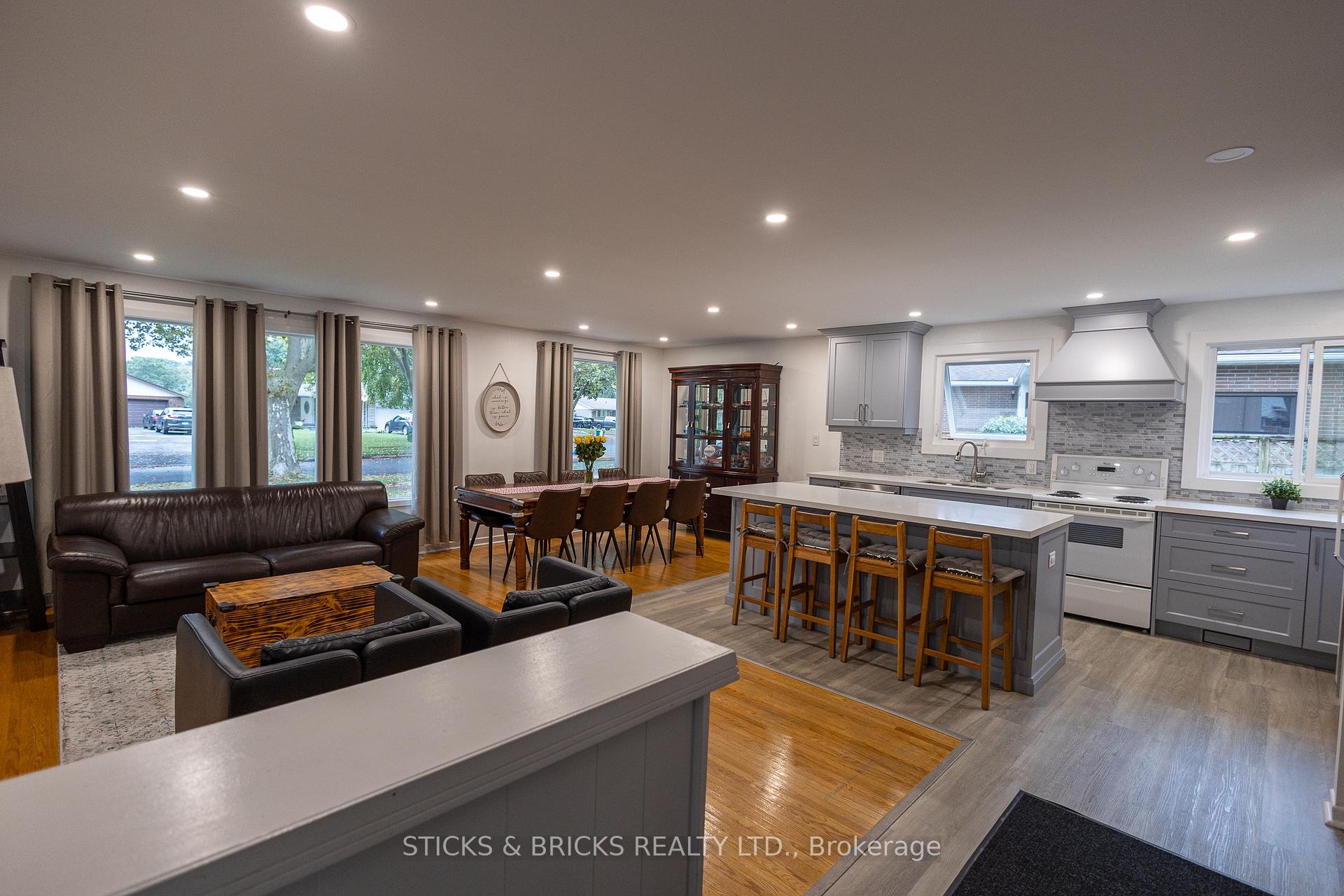 Photo 4 of 4479 Mitchell Avenue, Niagara Falls, Morrison — HOMEH