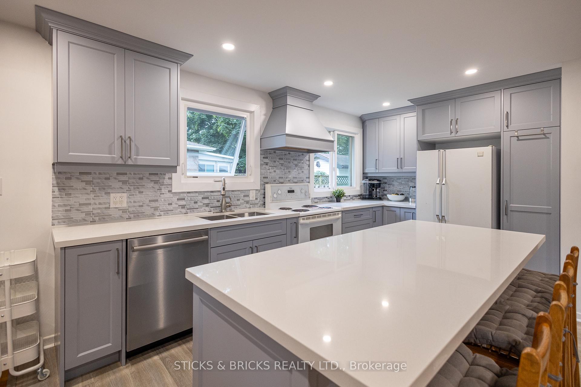 Photo 5 of 4479 Mitchell Avenue, Niagara Falls, Morrison — HOMEH