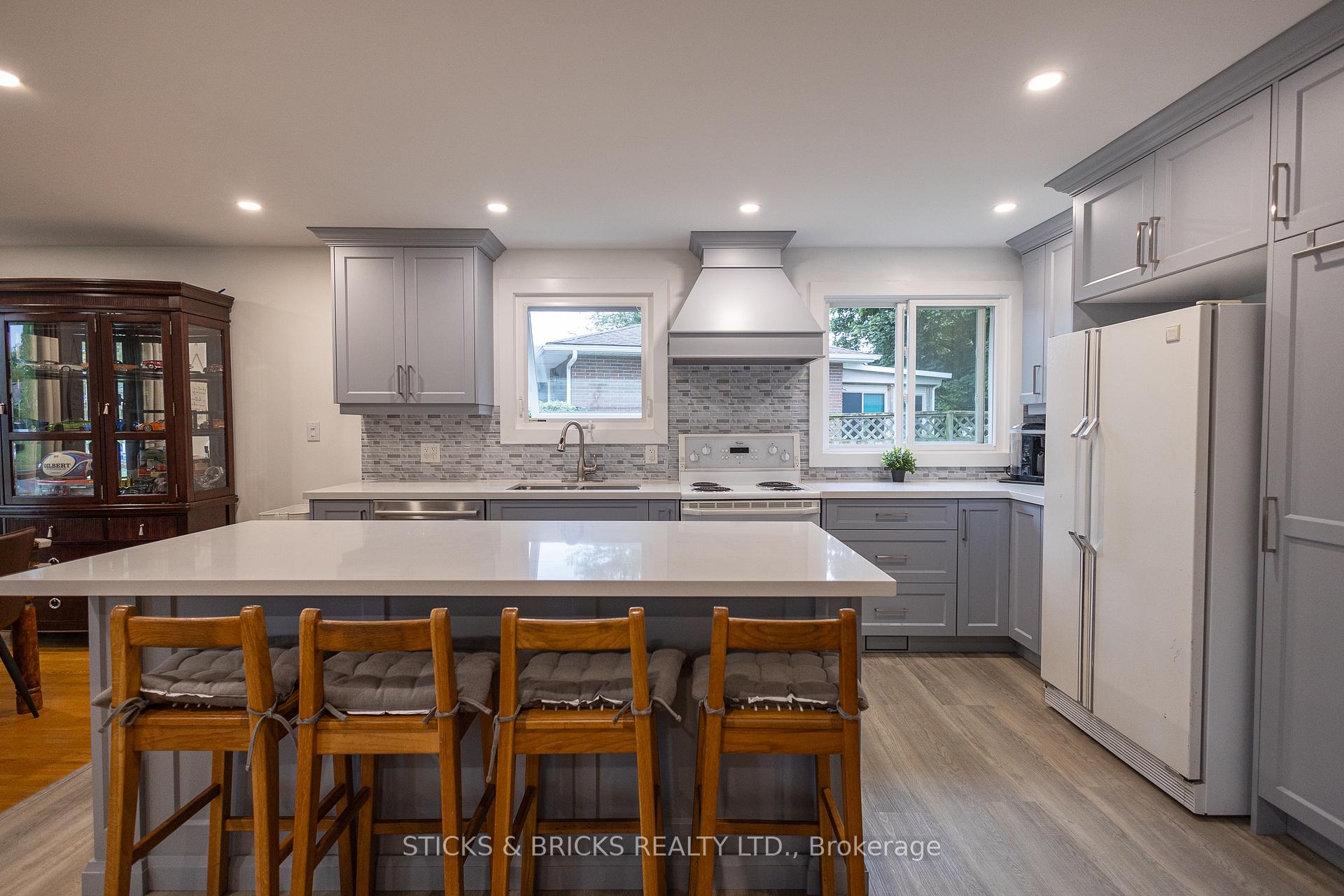 Photo 6 of 4479 Mitchell Avenue, Niagara Falls, Morrison — HOMEH