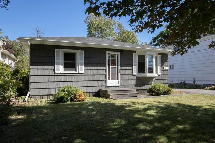 Photo 3 of 552 Lake Street, Sault Ste Marie, Ward 2 — HOMEH
