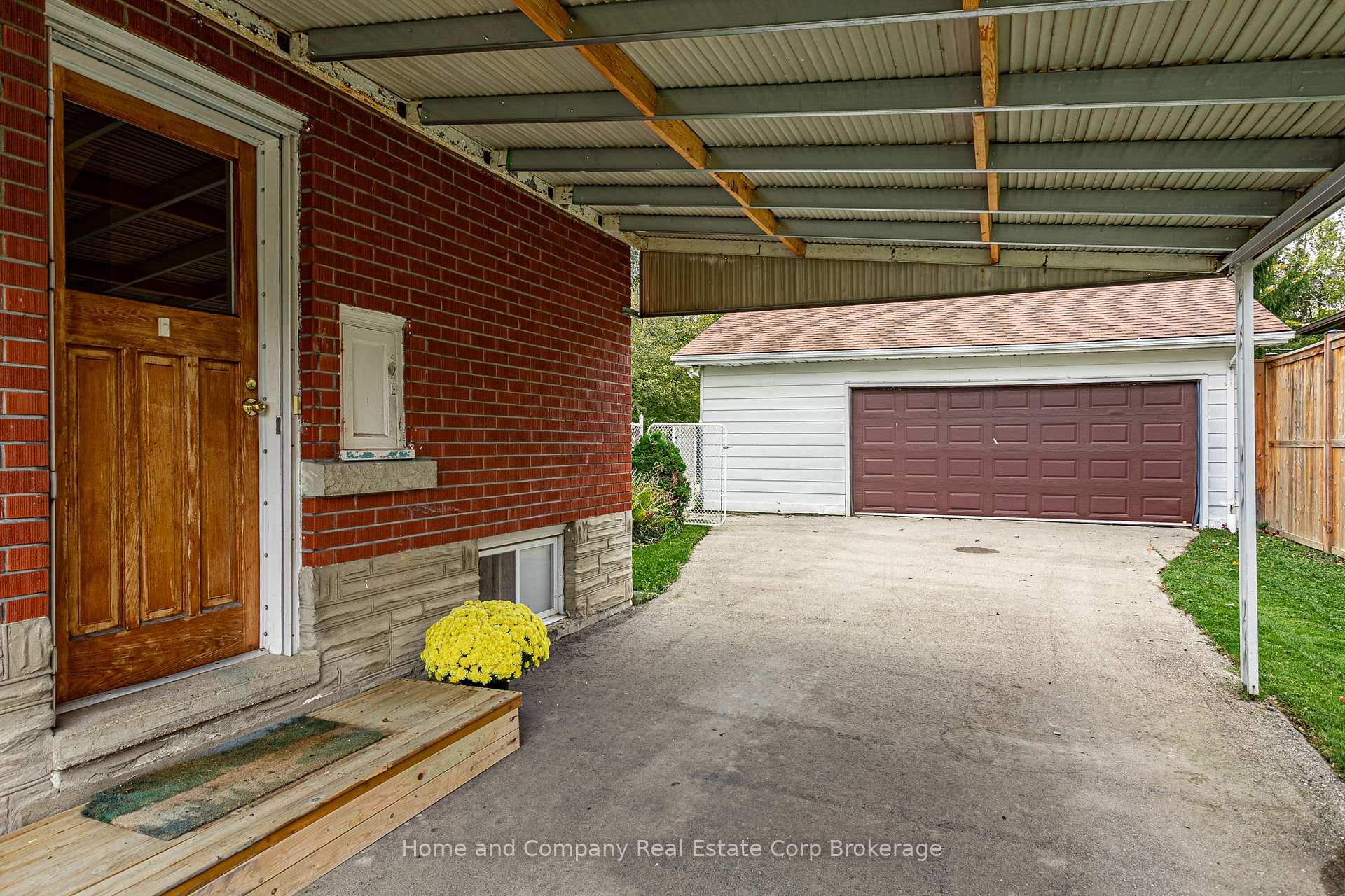 Photo 25 of 28 Hesson Street, Stratford — HOMEH